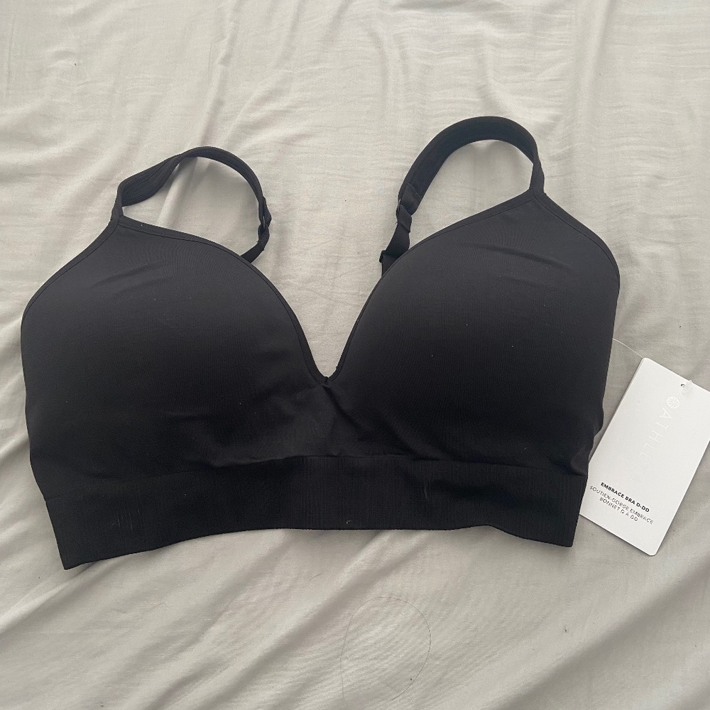 Athleta Embrace Bra size Medium (D-DD)